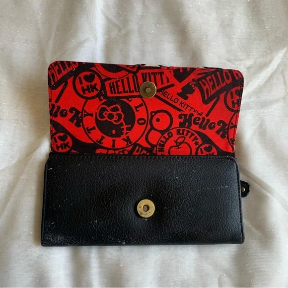 SOLD  Hello Kitty Wallet - Picture 2 of 11